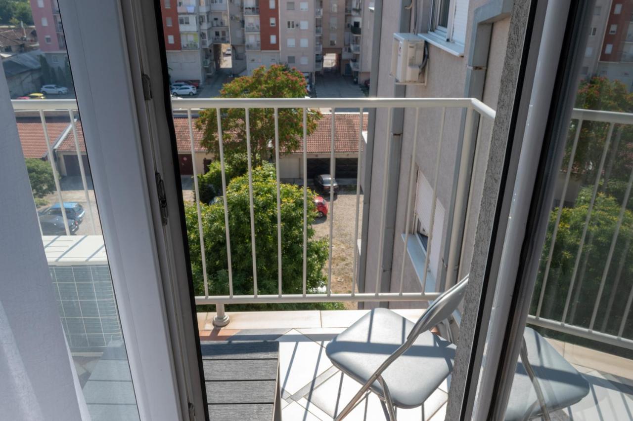 Stan Na Dan 021 Apartamento Novi Sad Exterior foto